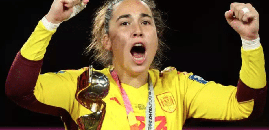 La molesta y frustrada reacción de la portera de la Selección de España tras el beso de Rubiales
