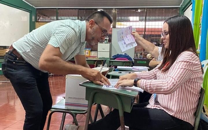 “Se pretende imponer a otros candidatos a la fuerza”, dice Alcalde de Alajuela por su caso con el PLN