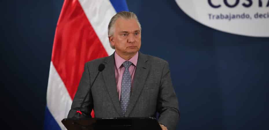 Canciller costarricense solicita junto a otras delegaciones diplomáticas la investidura del nuevo presidente de Guatemala