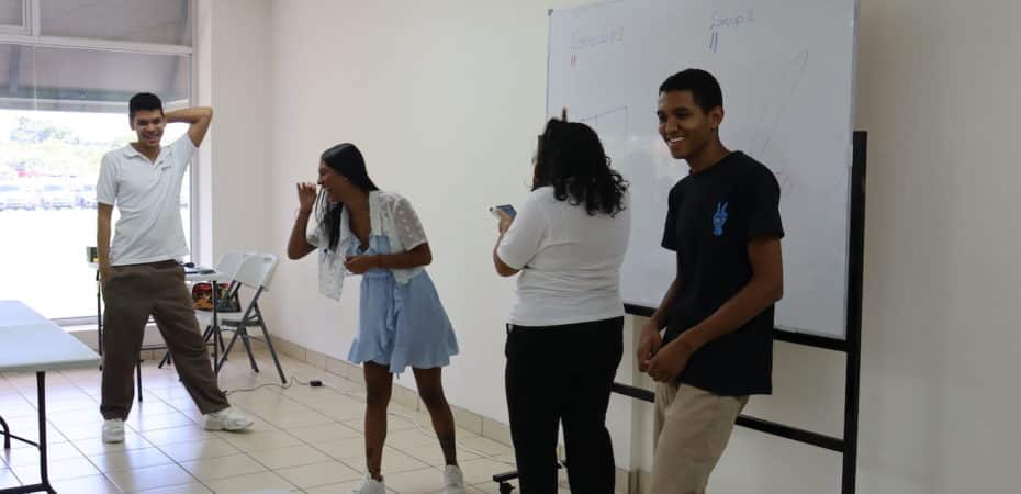 200 estudiantes de Guanacaste recibieron capacitación de inglés