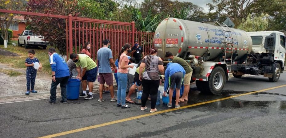 Alajuelita con alerta sanitaria urgente por agua no apta para consumo: Salud advierte a la población