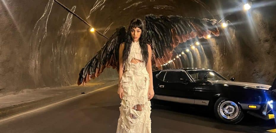 Cantante Danna Paola utilizó vestido de diseñador de Costa Rica en su más reciente video