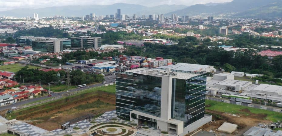 Campus de negocios Atmos en Heredia abre primera etapa con inversión de $130 millones; Viant anuncia 50 empleos