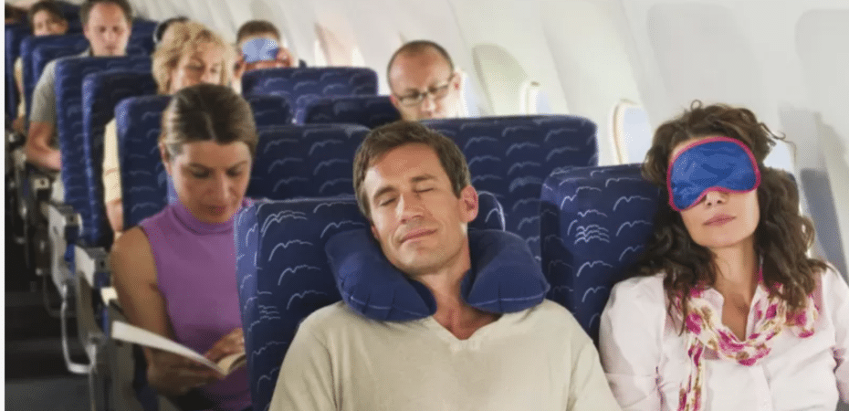 Qué puede hacer usted para dormir mejor en un vuelo de larga distancia, según una experta en salud del sueño