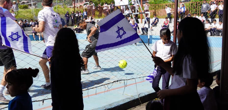Voluntarios de Israel llegan por segundo año consecutivo a cooperar en escuelas con necesidades de intervención￼