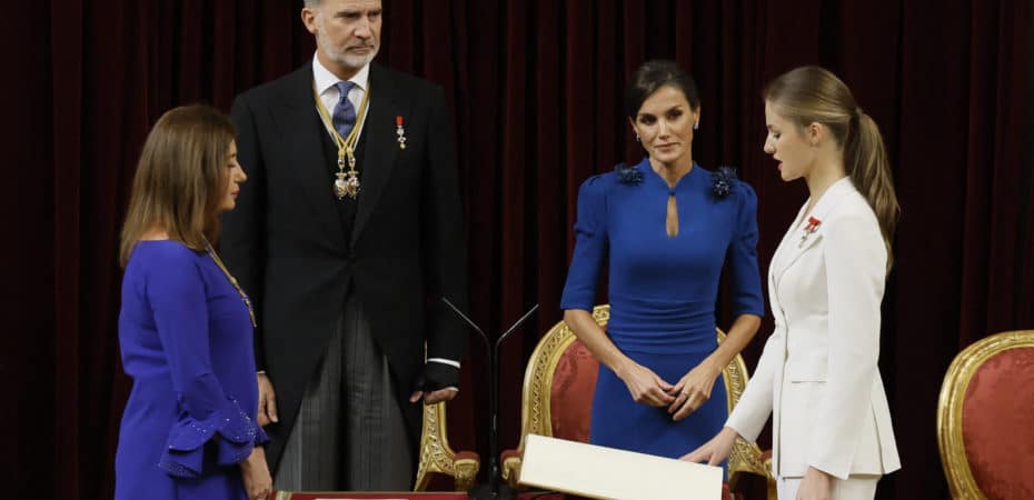 La princesa Leonor, heredera del trono español, juró fidelidad a la Constitución y legalmente puede ser sucesora de la corona