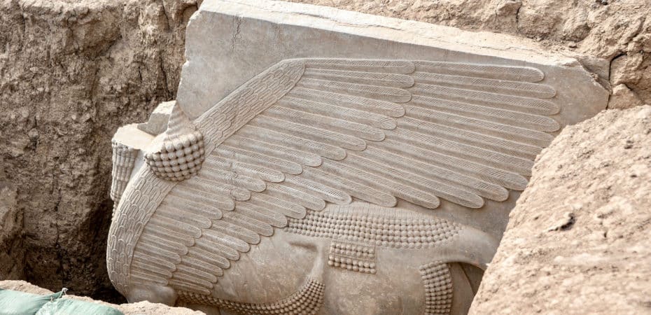 Desentierran en Irak inmensa estatua de toro alado de hace más de 2.700 años
