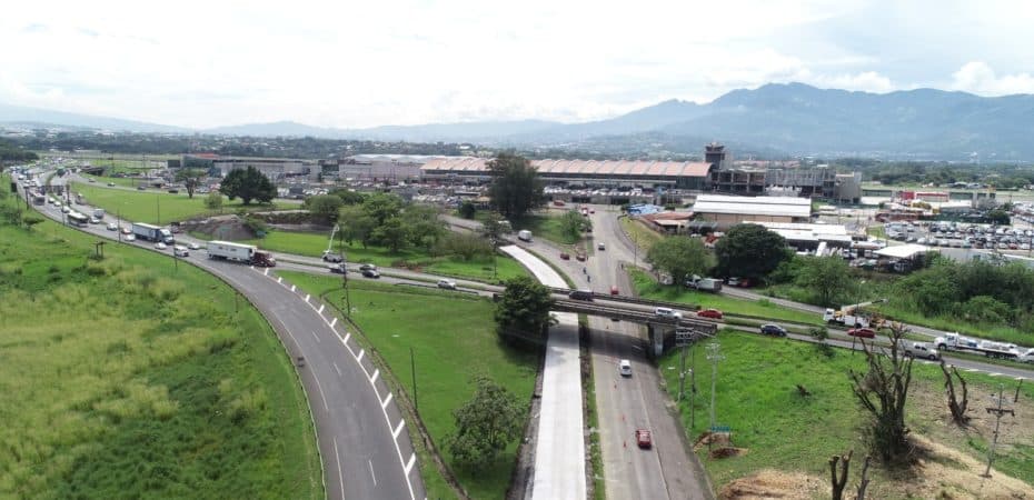MOPT anuncia trabajos desde el martes para colocar puente metálico frente al aeropuerto Juan Santamaría