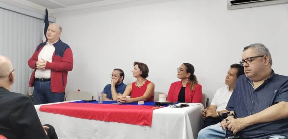 Piza regresa para Elecciones Municipales apoyando a candidata con que PUSC busca conquistar la Capital