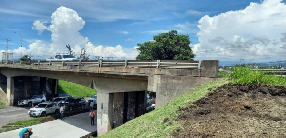 MOPT promete en 6 meses terminar puente para disminuir presas frente aeropuerto Juan Santamaría