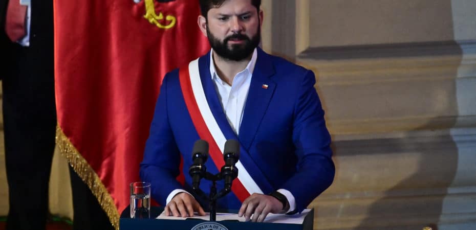 Presidente de Chile Gabriel Boric convoca a plebiscito por nueva propuesta de Constitución conservadora