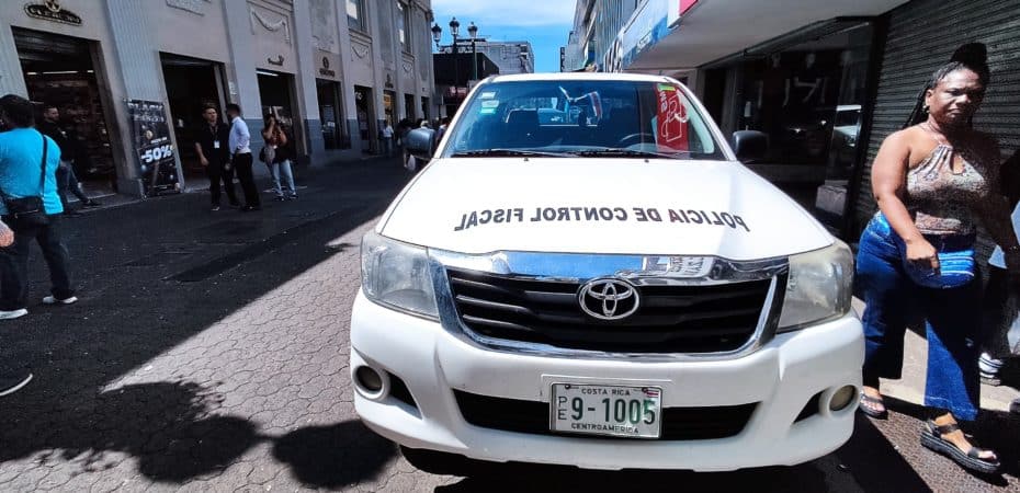 Ministerio de Hacienda interviene cinco ‘outlets’ en San José, Alajuela y Heredia por posibles irregularidades tributarias y aduaneras
