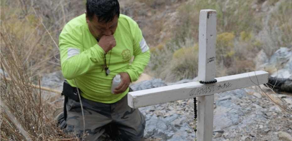 “Se volvieron momias por el calor”: los voluntarios que rescatan los cuerpos de migrantes en el desierto de Sonora