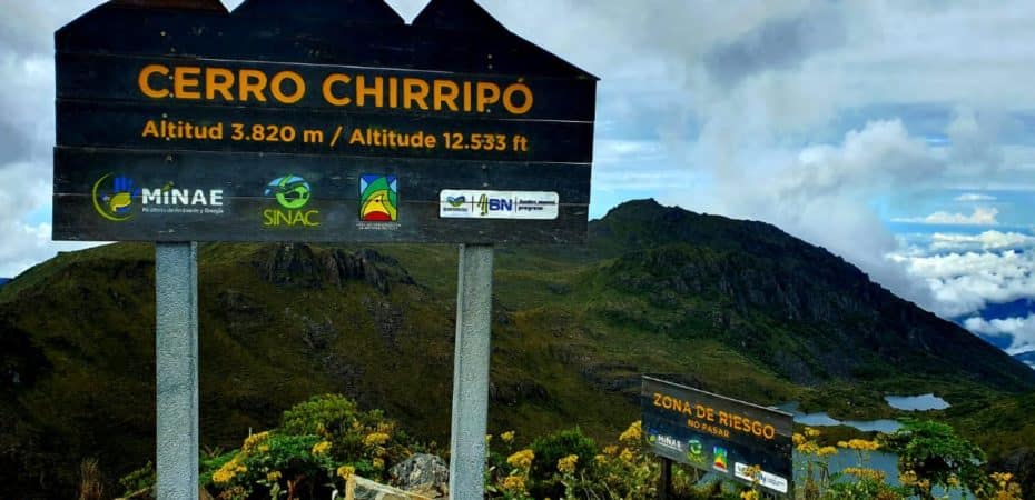 Cambian la rotulación en el cerro Chirripó; la nueva está hecha de 6.500 kilos de residuos valorizables
