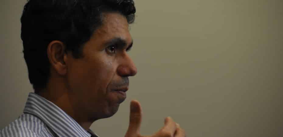 Destitución de Luis Amador se da mientras está fuera del país: el ahora exministro salió hace dos días hacia Canadá