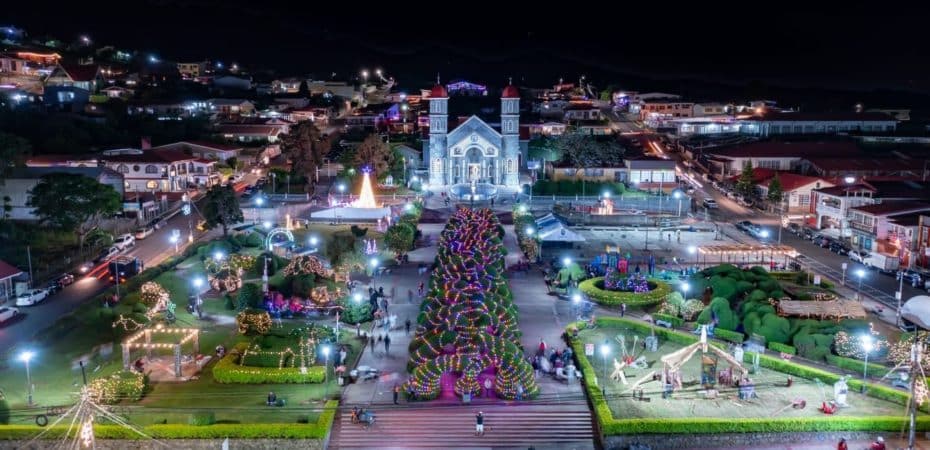30.000 luces iluminarán el Parque de Zarcero en esta época navideña