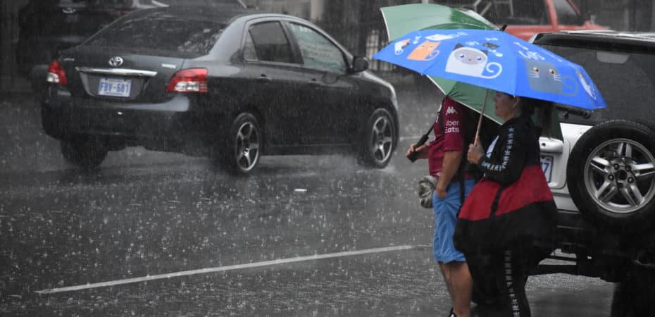 Nuevo sistema de baja presión en el Mar Caribe se acerca y provoca lluvias este viernes en Costa Rica