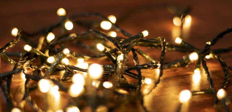 Estos son los 6 errores más comunes al realizar decoraciones navideñas que pueden provocar un incendio