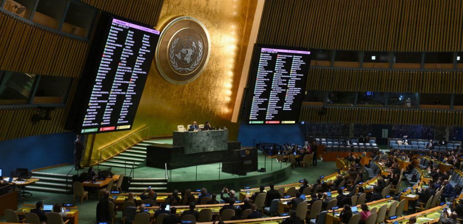 La Asamblea General de la ONU aprueba por una abrumadora mayoría una resolución que pide un alto el fuego en Gaza con el voto en contra de EE.UU.