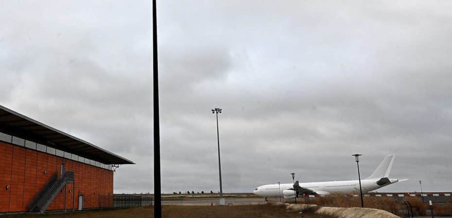 Avión retenido en Francia por sospechas de tráfico de personas aterrizó en India