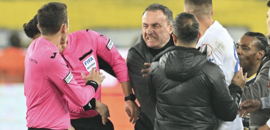 El brutal golpe a un árbitro por el que detuvieron al presidente de un club de fútbol de Turquía