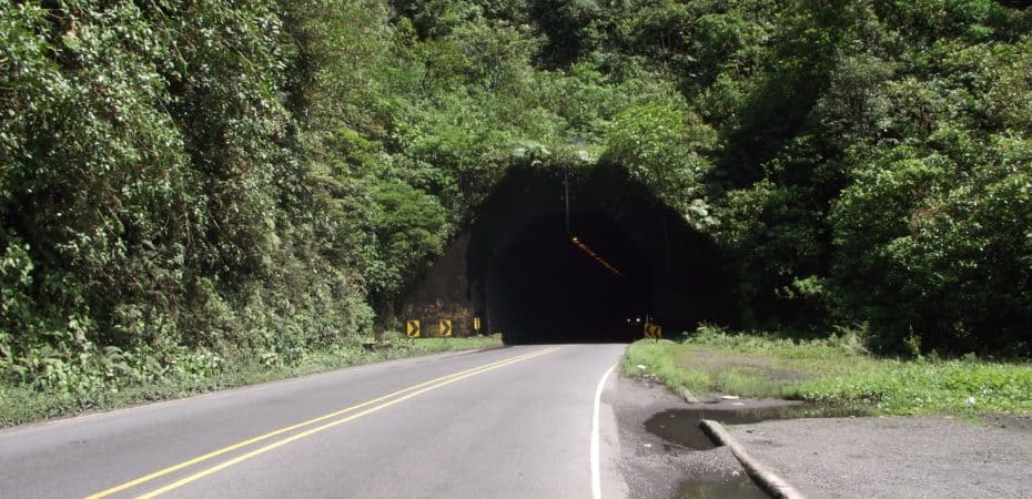 Ruta 32 amaneció cerrada por derrumbe; trabajos en túnel Zurquí comienzan esta noche