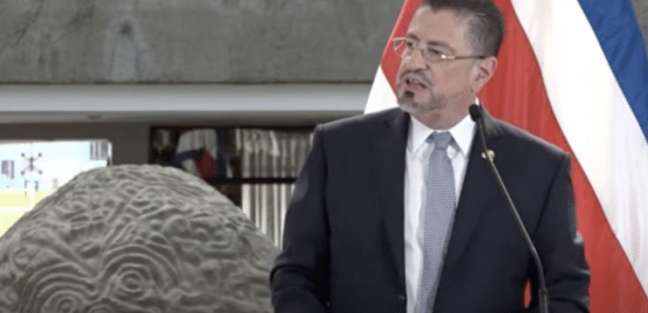 Zapote levanta lista de planes “obstaculizados” por la Contraloría mientras presidente Chaves invita a Marta Acosta a reunión