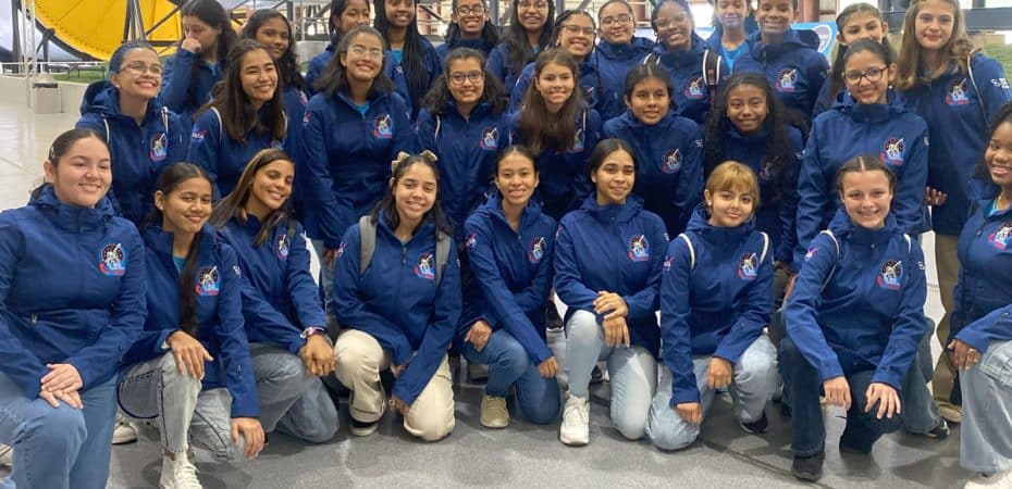10 niñas y jóvenes costarricenses cumplieron su sueño de estar en la NASA diseñando un cohete