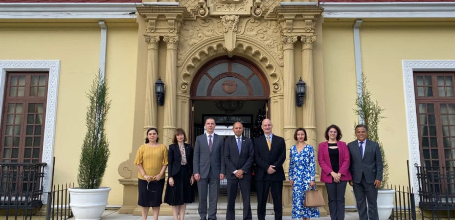 Costa Rica reitera condena a la guerra contra Ucrania en reunión para fortalecer relación con ese país