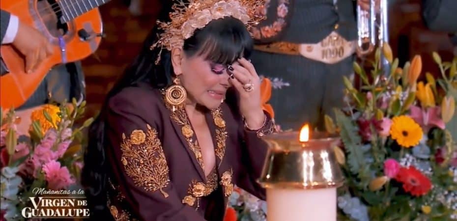 Maribel Guardia rompe en llanto al finalizar canción dedicada a la virgen de Guadalupe
