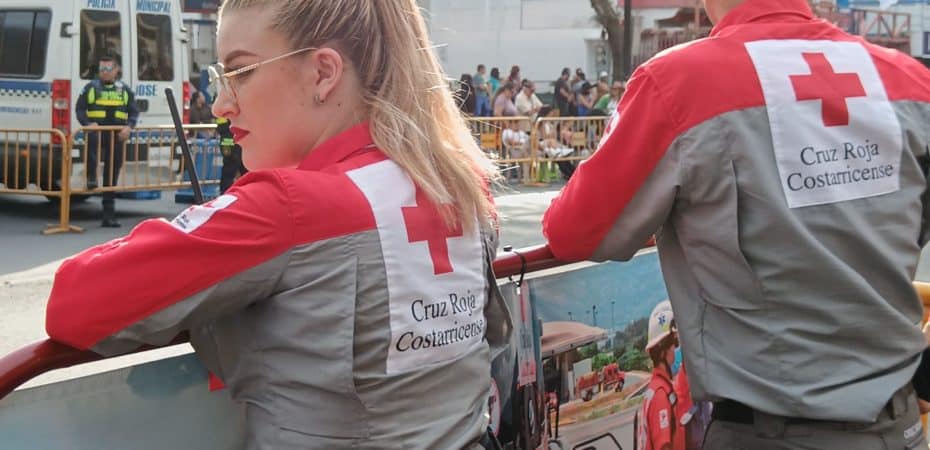 Cruz Roja atendió a 29 personas en el Tope Nacional; dos trasladados a hospitales