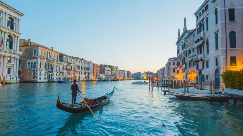 Venecia prohibirá los grandes grupos de turistas y los altavoces
