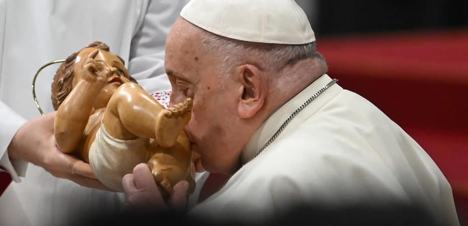 El papa pide que el mundo prohíba la gestación subrogada o el “vientre de alquiler”