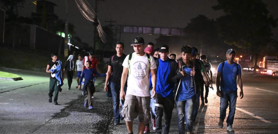Caravana de migrantes hacia EE.UU. se desintegra en Guatemala