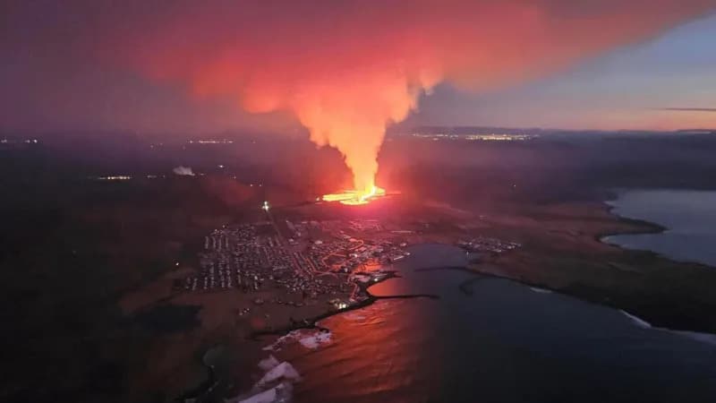 Las impresionantes imágenes de la erupción de un volcán al lado de un pueblo en Islandia