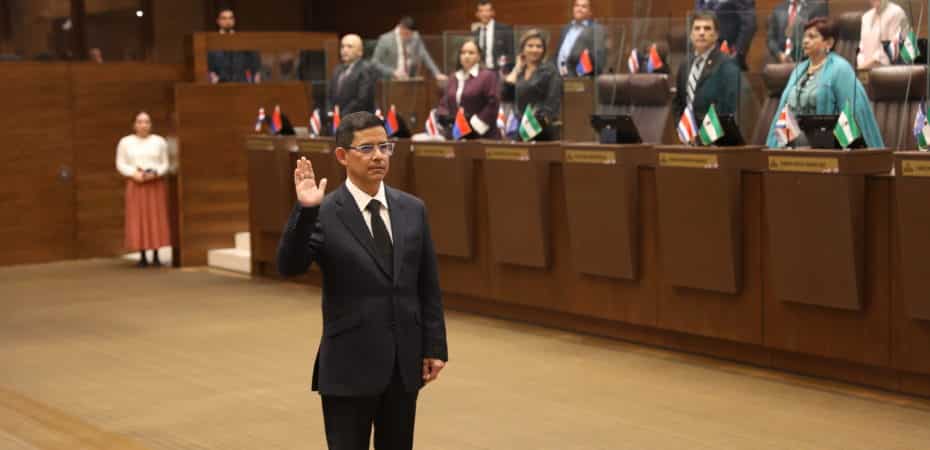 Asamblea Legislativa juramentó a Carlos Zamora como magistrado de la Sala Primera