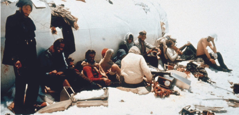 Las imágenes del momento del rescate de los sobrevivientes de la tragedia de los Andes tras 72 días perdidos