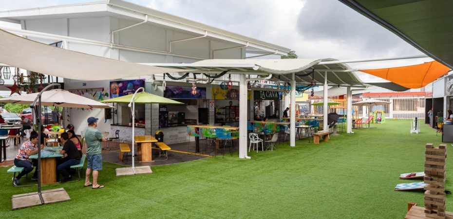 Abre Plaza Azulejos, el nuevo mercado gastronómico en el centro de Guápiles