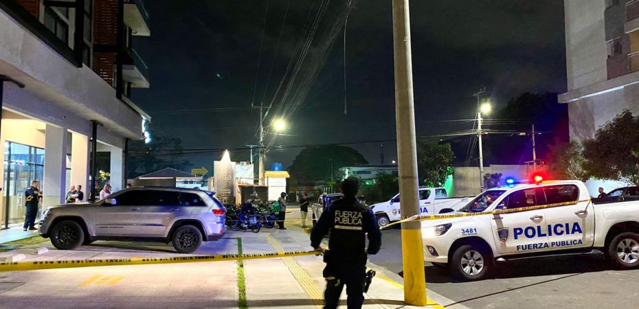 Turistas reaccionan asombrados ante balacera con ametralladora en Rohrmoser, cerca de embajadas y la casa de Óscar Arias