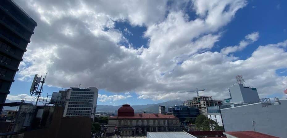 Costa Rica mantendrá temperaturas cálidas y posibles lluvias en la tarde este domingo