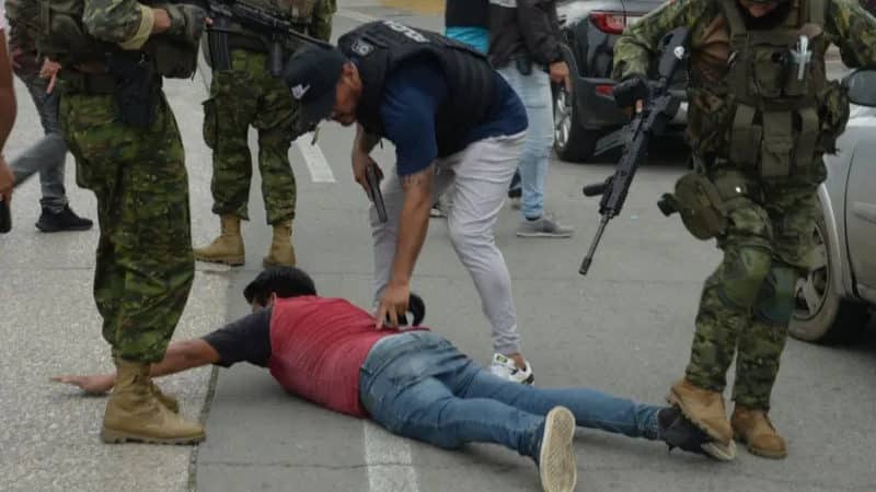 Qué implica que en Ecuador se haya declarado un conflicto armado interno para la lucha contra la violencia