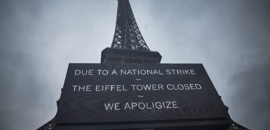 Turistas “desolados” ante el cierre de la torre Eiffel en París por huelga