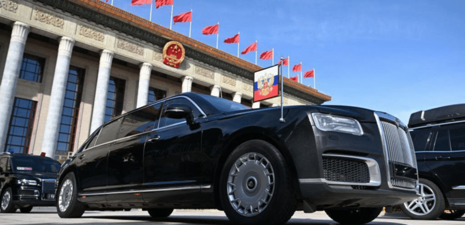 El auto de lujo que Putin le regaló a Kim Jong-un como muestra de “su cercana relación”