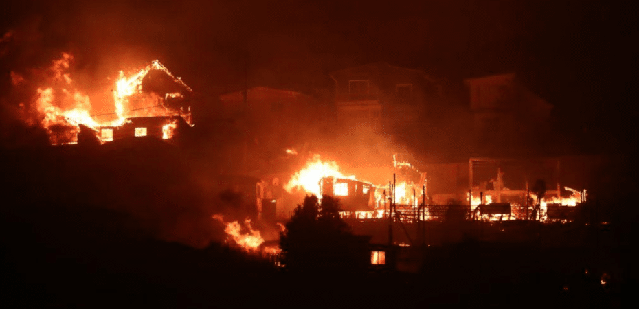 Las imágenes de los incendios en Chile que dejan muertos y por los que se decretó estado de excepción