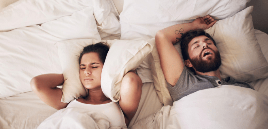 Qué es “divorcio del sueño”: el creciente número de parejas que duermen en cuartos separados