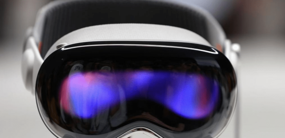 Cómo es Apple Vision Pro, el visor de realidad virtual de $3.500 que salen al mercado (y los problemas que ya enfrentan)