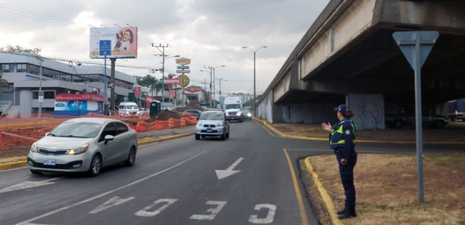 Policías municipales de San José y Belén colaboran con Tránsito en regular el flujo vehicular por las presas