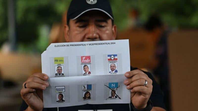 Caos en el recuento de votos de las elecciones de El Salvador: Bukele se proclamó ganador y la oposición pide anularlas