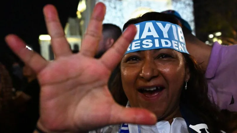 Las claves que explican por qué Bukele arrasó en las elecciones de El Salvador