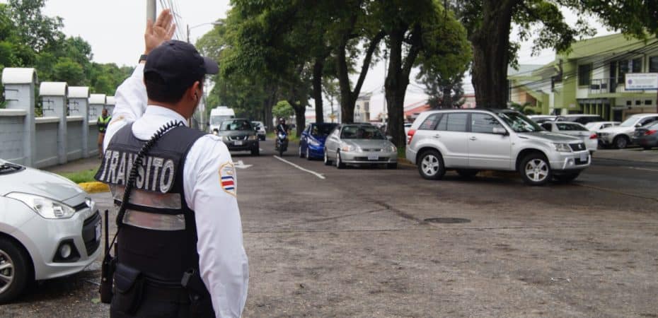 Policía de Tránsito reforzará flujo vial en los ingresos y salidas de San José por alto congestionamiento